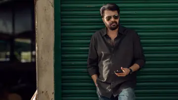 Zasłona do filmu "ഡൊമിനിക് ആൻഡ് ലേഡീസ് പേഴ്സ്" #682515