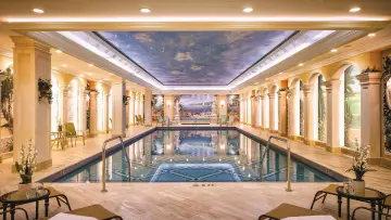 Zasłona do filmu "The Worlds Most Luxurious Retirement Homes" #504026