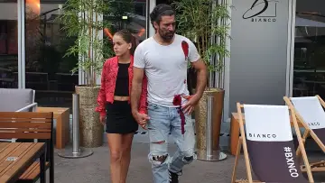 Zasłona do filmu "Bodyguard for Sweetheart" #504255