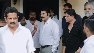 Zasłona do filmu "പേട്രിയറ്റ്" #798150