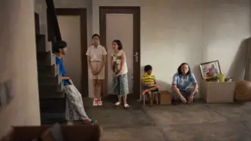 Zasłona do filmu "Keluarga Super Irit" #789396