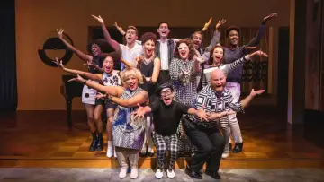 Zasłona do filmu "Merrily We Roll Along" #548395