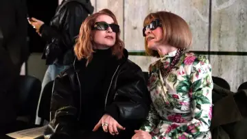 Zasłona do filmu "Paris capitale de la mode, 50 ans de Fashion Week !" #1142754