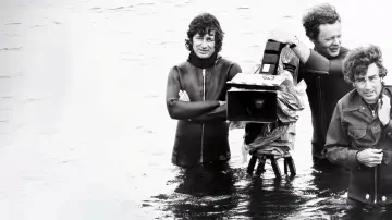 Zasłona do filmu "Szczęki: 50 lat kinowego hitu" #680231