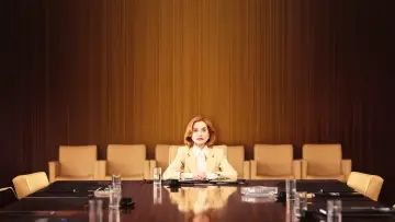 Zasłona do filmu "Najbogatsza kobieta na świecie" #534284