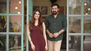 Zasłona do filmu "ഹൃദയപൂര്‍വ്വം" #784273