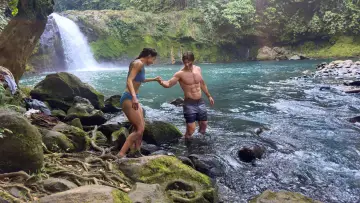 Zasłona do filmu "A Costa Rican Wedding" #784347