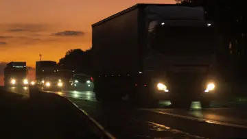 Zasłona do filmu "KM 100" #972870
