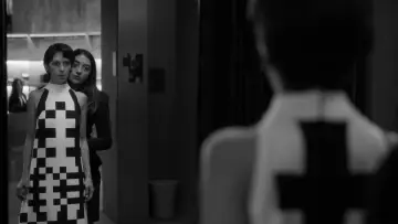 Zasłona do filmu "Deux personnes échangeant de la salive" #588339