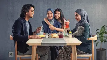 Zasłona do filmu "La Tahzan: Cinta, Dosa, Luka..." #672801