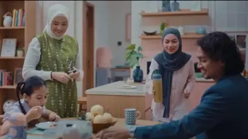 Zasłona do filmu "La Tahzan: Cinta, Dosa, Luka..." #672839
