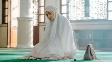 Zasłona do filmu "La Tahzan: Cinta, Dosa, Luka..." #672926