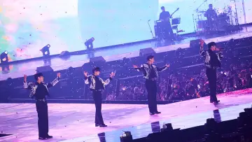 Zasłona do filmu "하이라이트: 라이츠 고 온, 어게인 인 시네마" #1608823