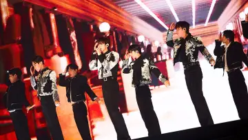 Zasłona do filmu "하이라이트: 라이츠 고 온, 어게인 인 시네마" #1608824