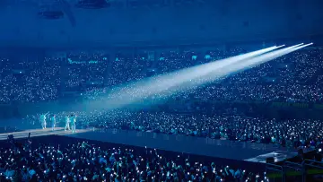 Zasłona do filmu "하이라이트: 라이츠 고 온, 어게인 인 시네마" #1608825