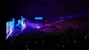 Zasłona do filmu "아이브 더 퍼스트 월드투어 인 시네마" #977640