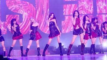 Zasłona do filmu "아이브 더 퍼스트 월드투어 인 시네마" #977641