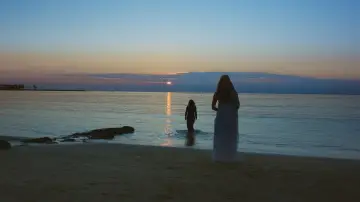 Zasłona do filmu "Gündüz Apollon Gece Athena" #781300