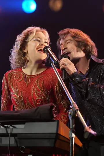 Plakat do filmu "Song Sung Blue" #518660