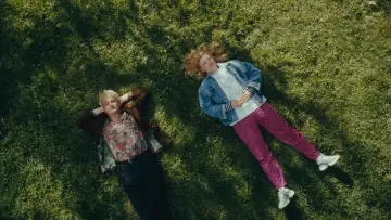 Zasłona do filmu "Jak być normalną" #781582