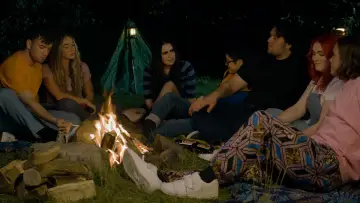 Zasłona do filmu "Masakra pod namiotem" #855430
