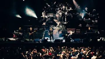 Zasłona do filmu "The Cure: The Show Of A Lost World (Troxy Live 2024)" #932188