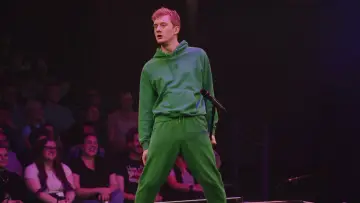 Zasłona do filmu "James Acaster: Hecklerzy mile widziani" #681916