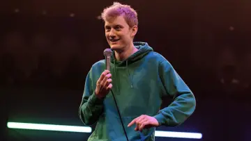 Zasłona do filmu "James Acaster: Hecklerzy mile widziani" #681922