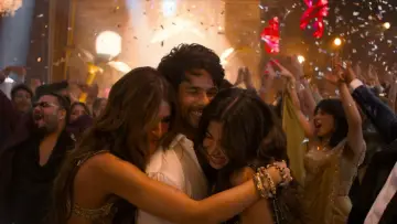 Zasłona do filmu "कॉकटेल २" #1525306