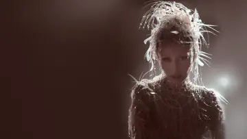 Zasłona do filmu "Miley Cyrus: Something Beautiful" #713911