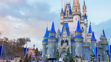 Zasłona do filmu "Disney Parks Magical Christmas Day Parade" #735254