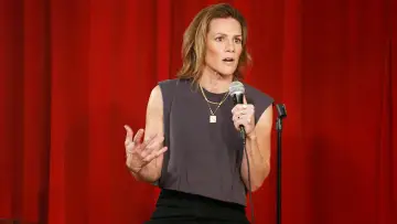 Zasłona do filmu "Cameron Esposito: Four Pills" #1641013