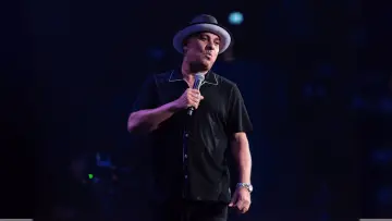 Zasłona do filmu "Russell Peters: Act Your Age" #735151