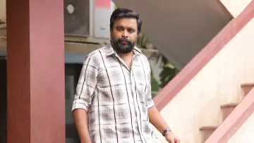 Zasłona do filmu "டூரிஸ்ட் ஃபாமிலி" #623553