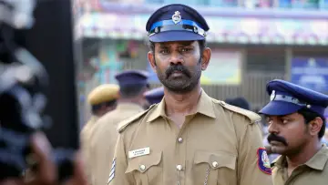 Zasłona do filmu "டூரிஸ்ட் ஃபாமிலி" #623563