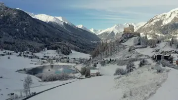Zasłona do filmu "Nos chastè – Das Schloss Tarasp und seine märchenhafte Geschichte" #1631634