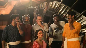 Zasłona do filmu "ఆర్‌ఆర్‌ఆర్‌: బిహైండ్‌ అండ్‌ బియాండ్‌" #920286