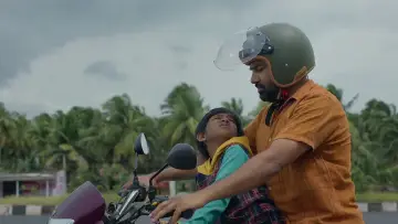 Zasłona do filmu "பறந்து போ" #784989