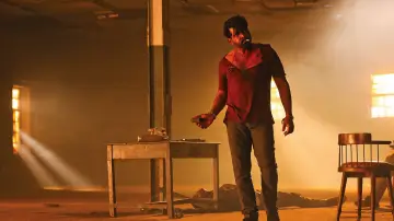 Zasłona do filmu "ரெட்ட தல" #593322