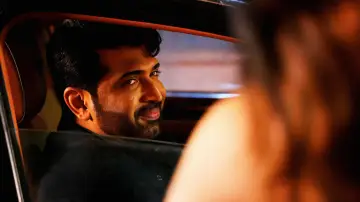 Zasłona do filmu "ரெட்ட தல" #593337