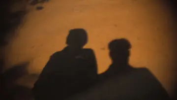 Zasłona do filmu "Em bé đồng bóng, em bé ngạo nghễ và em bé đau lòng" #1142347