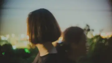 Zasłona do filmu "Em bé đồng bóng, em bé ngạo nghễ và em bé đau lòng" #777077