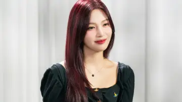 Zasłona do filmu "Red Velvet Happiness Diary : My Dear, ReVe1uv in Cinemas" #1712328