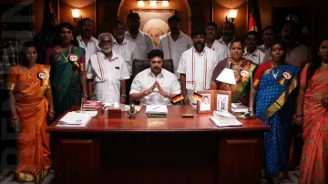 Zasłona do filmu "கராத்தே பாபு" #1195935