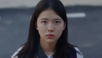 Zasłona do filmu "캐리어를 끄는 소녀" #1651233