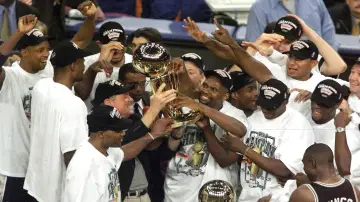 Zasłona do filmu "Go Spurs Go! San Antonio Spurs 1998-1999 NBA Champions" #977477