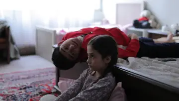 Zasłona do filmu "Zan va bache" #535064