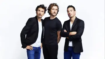 Zasłona do filmu "Ferrari, Tsamere, Lecaplain : La Tournée du Trio" #650073