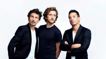 Zasłona do filmu "Ferrari, Tsamere, Lecaplain : La Tournée du Trio" #790339