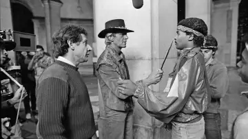 Zasłona do filmu "Love of an Icon: The Legend of Crocodile Dundee" #1906812